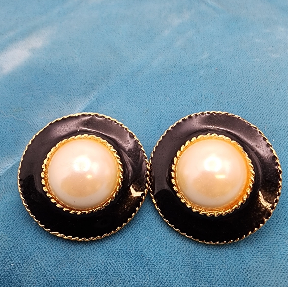 Vintage Allison Reed black enamel earrings